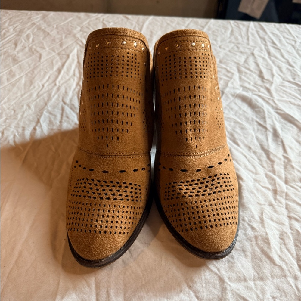 Maurice’s Women's Tan Slides